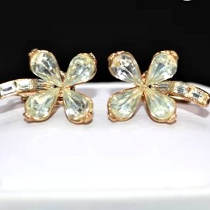 Vintage Trifari Gold tone Rhinestone four leaf clover clip on earrings